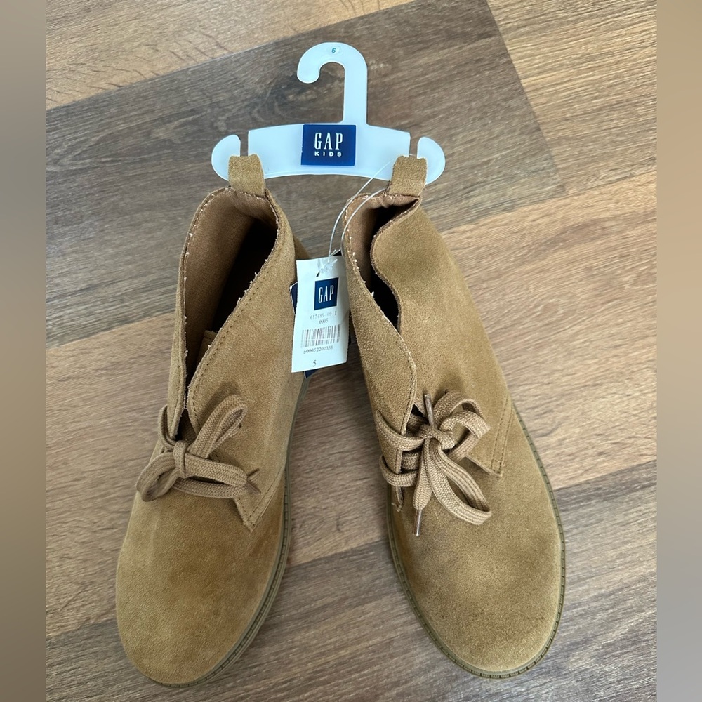 GAP Kids Size 5 NWT Cognac Chukka Boots